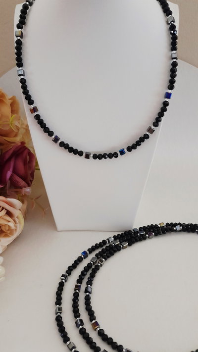 Collar Cubo negro