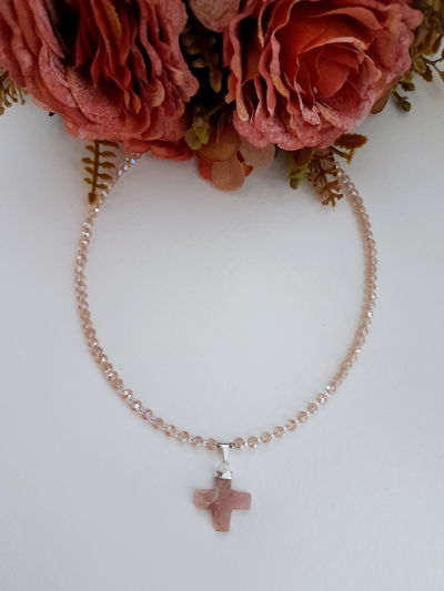 Collar cruz cuarzo rojo
