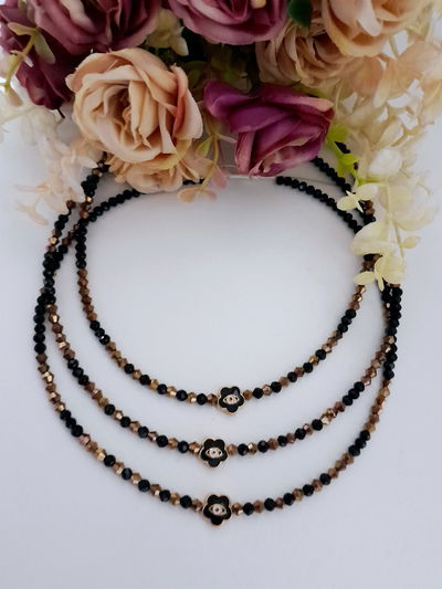 Collar negro flor