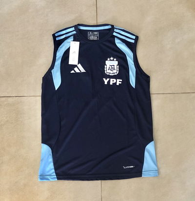 MUSCULOSA ARGENTINA 2026 ENTRENAMIENTO AZUL MARINO