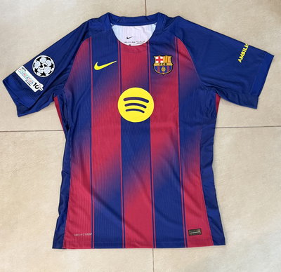 CAMISETA IMPORTADA BARCELONA 2025/26 TITULAR LAMINE YAMAL