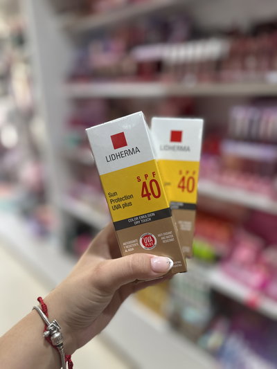 Protector solar con color lidherma