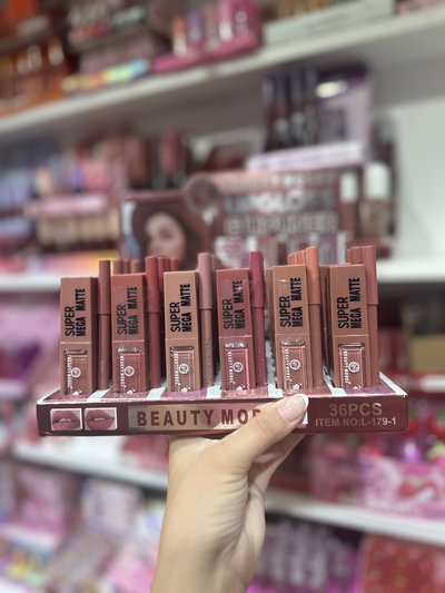 Labial matte con su delineador