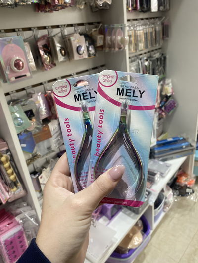 Corta cuticulas mely