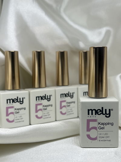 Mely-kapping gel a color