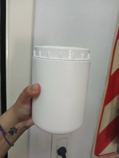 1 kg Sal de baño frutos rojos con envase pote de 1 kg