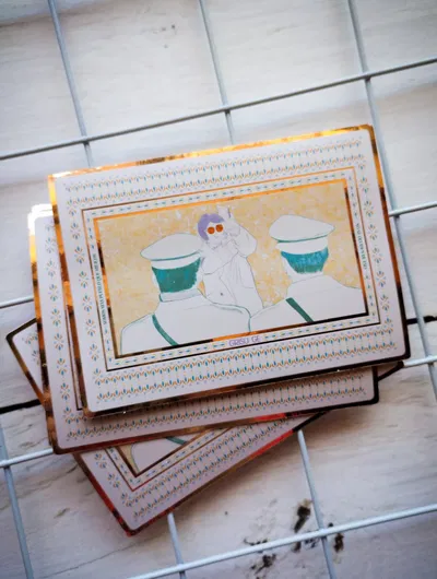 Sticker dorado Norma Plá