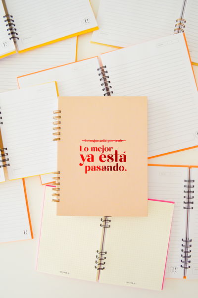 LO MEJOR YA ESTA PASANDO - Univ tapa dura