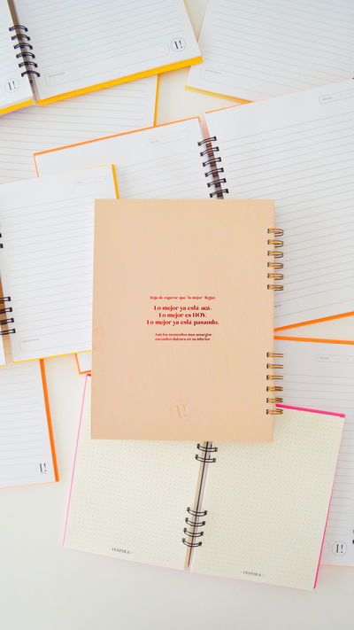 LO MEJOR YA ESTA PASANDO - Univ tapa dura