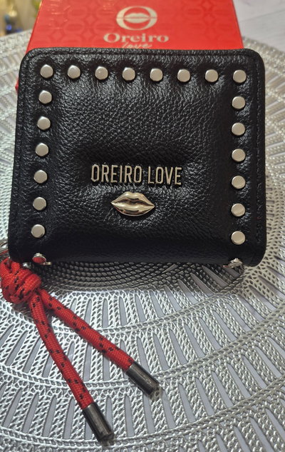 Billetera Pocket Tachas Oreiro Love 