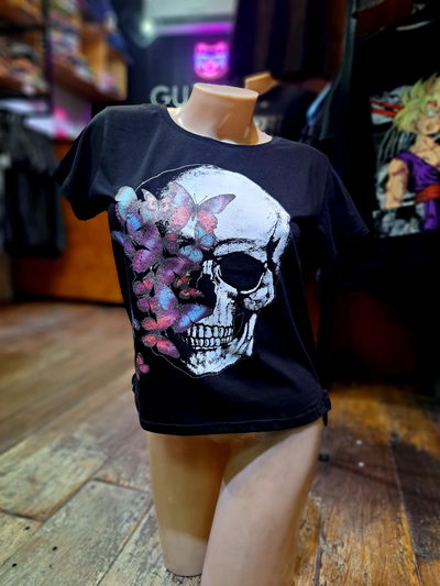 50cm Remera Negra Calavera Mariposas
