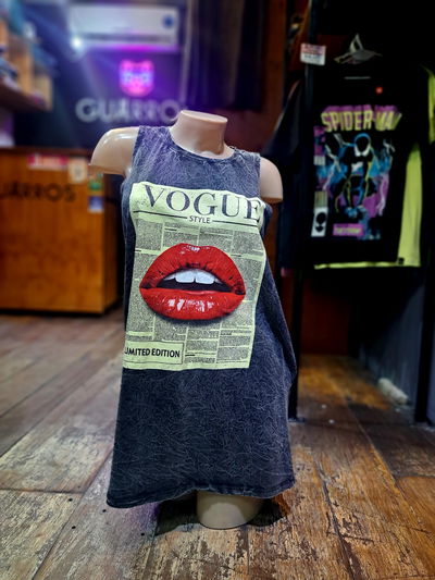 Vestido con Bolsillo Labios Vogue