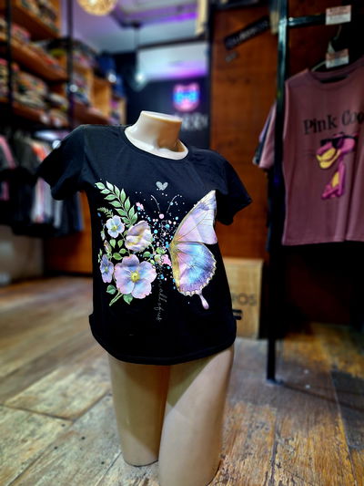 50cm Remera Negra Mariposa Flores