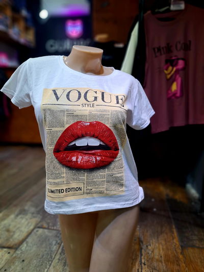 50cm Remera Blanca Vogue