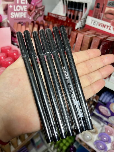 Delineador negro intenso Pink 21