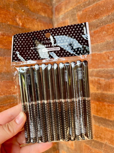 Delineador retractil negro