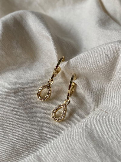 Argollitas con dije gota calada