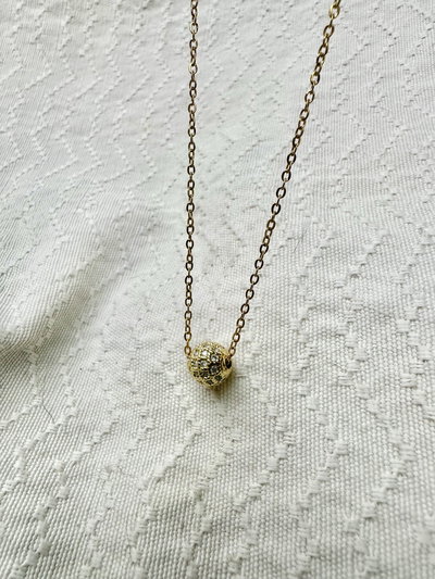 Cadena esfera dorada micropavé