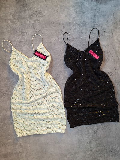 Vestido con apliques