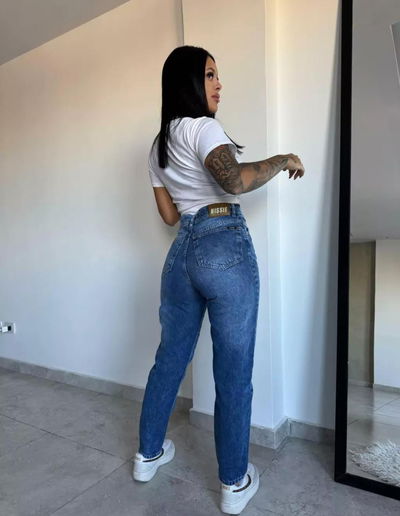 Mom Prado Nissie