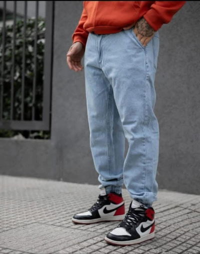 Jogger liso celeste