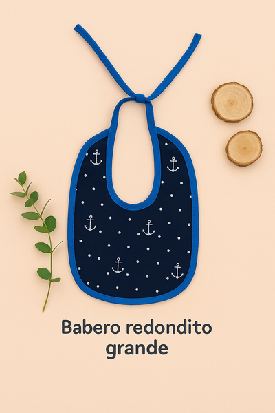 Babero redondito grande de pique, forrado en plástico
