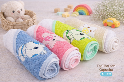 Toallón con capucha bordada