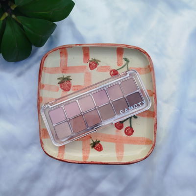 12 color eyeshadow "Famoty" ☆