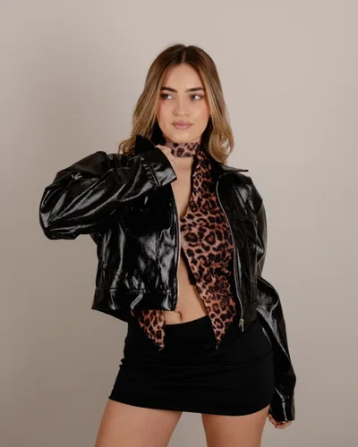 Mini simil cuero con cierre