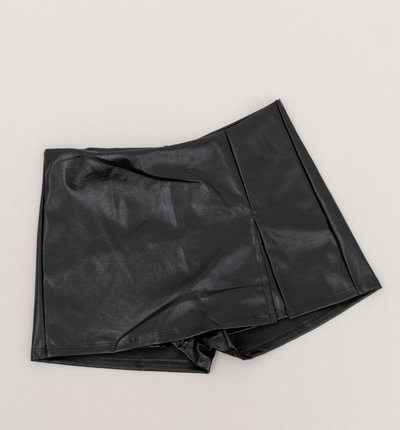 Short pollera simil vinilo 