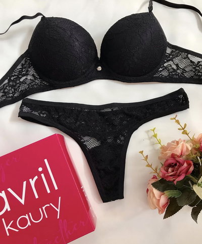 Conjunto de encaje Avril Kaury
