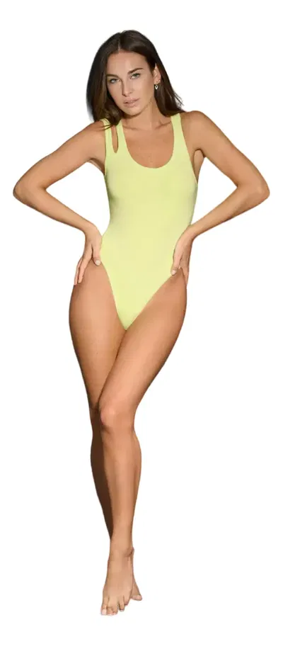 Body Avril Kaury