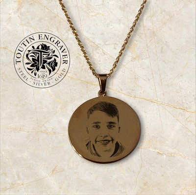 Medalla Acero Dorado Redonda 30mm con Cadena Forcé 45cm 