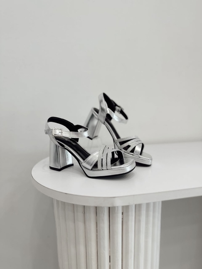 Greys Plata