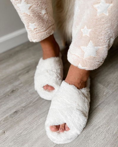 Pantuflas cruzadas