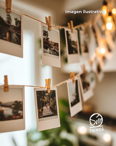 Polaroid con broches e hilo