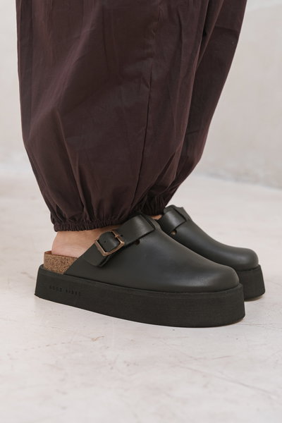 ZUECOS CELINE CUERO
