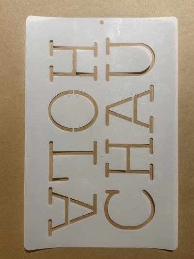 Stencil MyC - 20x30 - P2.26 - Hola Chau