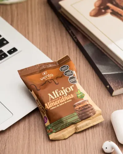 Alfajor "Vento" de harina de almendras relleno dulce de leche