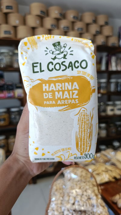 Harina de maíz blanca "El cosaco"