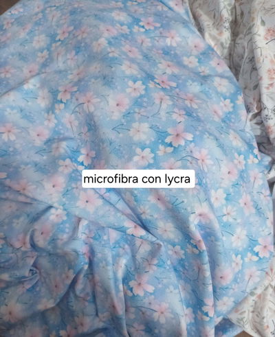 Microfibra con lycra flores, celeste