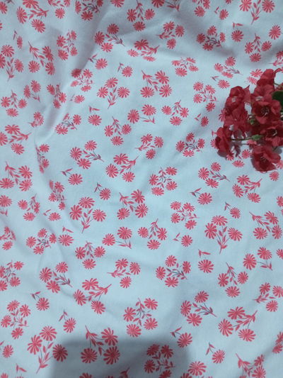 Algodón con lycra "Ramitos de margaritas"