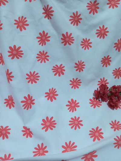 Algodón con lycra "Margaritas grandes rojas" fondo blanco