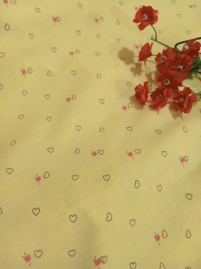 Algodón con lycra "corazón con flor F amarillo"