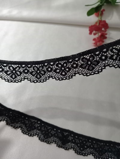 Puntilla 2,5 cm Negra