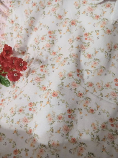 Algodon con lycra 30/1 florcitas fondo blanco