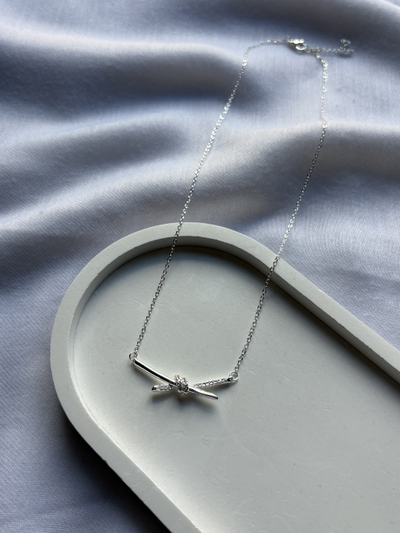 Collar Raven Blanco