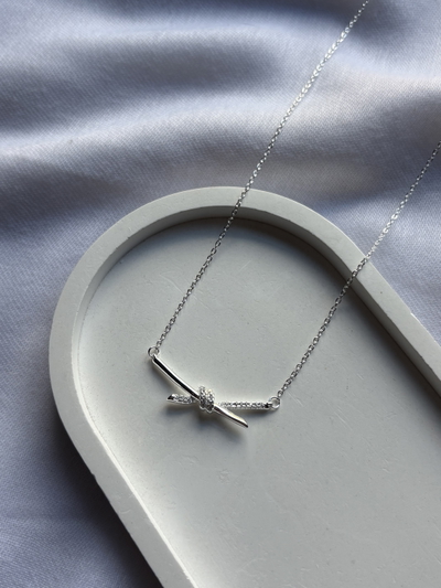 Collar Raven Blanco