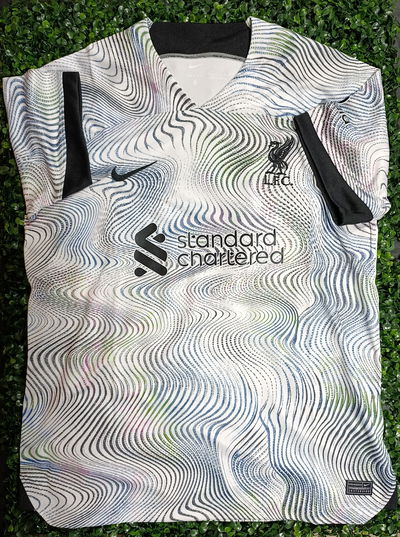 Camiseta suplente Liverpool