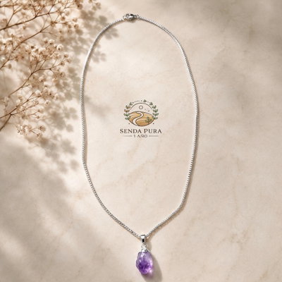 Cadena de acero quirúrgico blanco con dije natural de Amatista 
